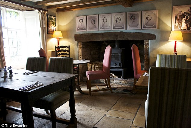 The Swan Inn Cosy Cotswold Pub 5