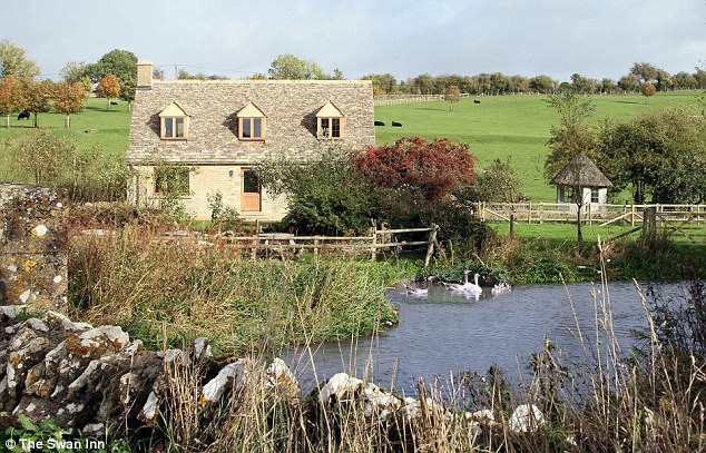 The Swan Inn Pictureque Cotswold Pub 9